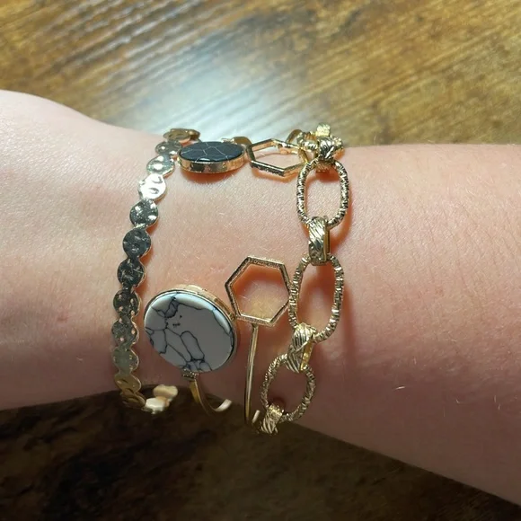 6 pack of gold bracelets - Picture 11 of 13